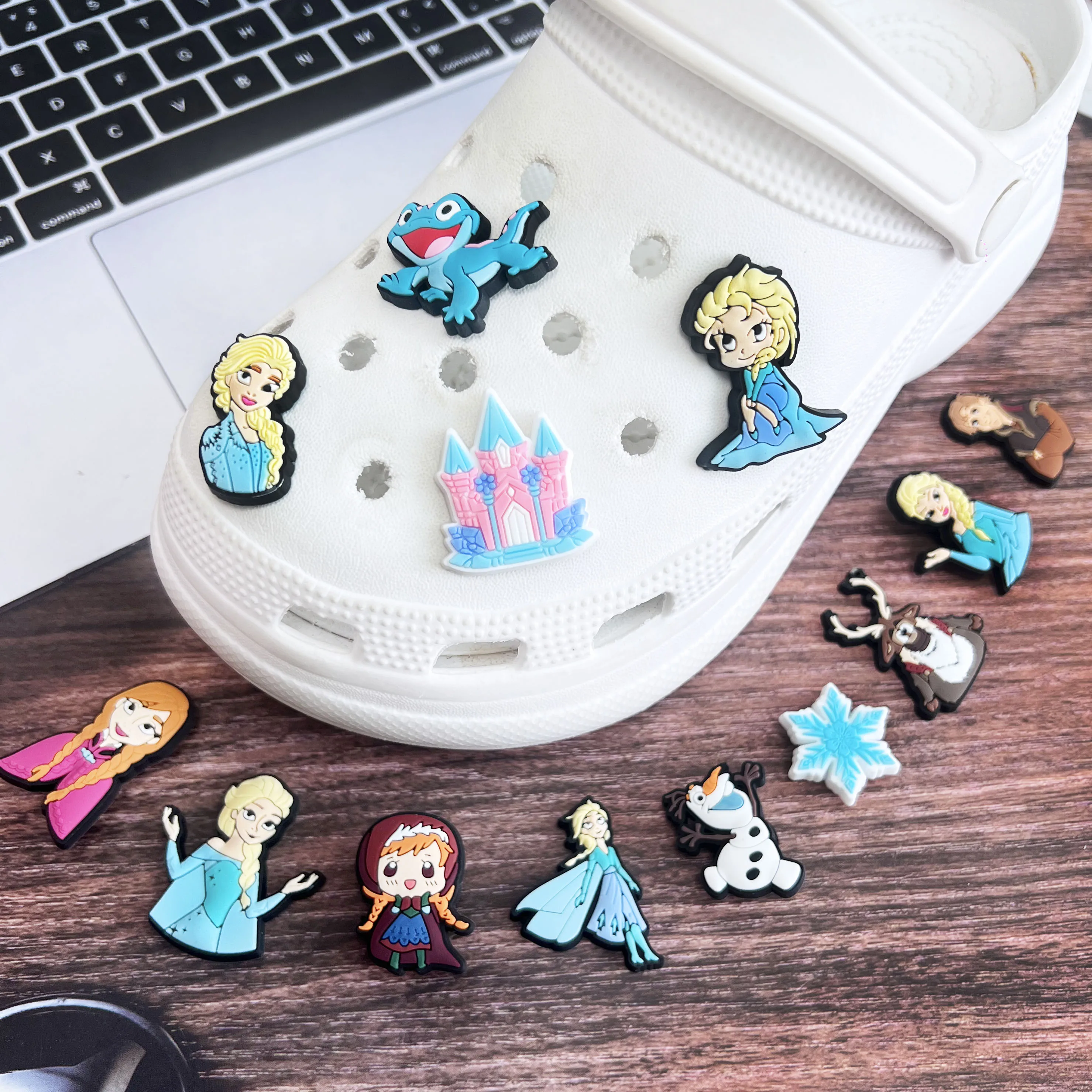 1-13 Uds. Miniso Disney princesa de dibujos animados Frozen Elsa Anna PVC accesorios de colgantes para zapatos hebillas para zapatos pulseras aptas regalo para niñas