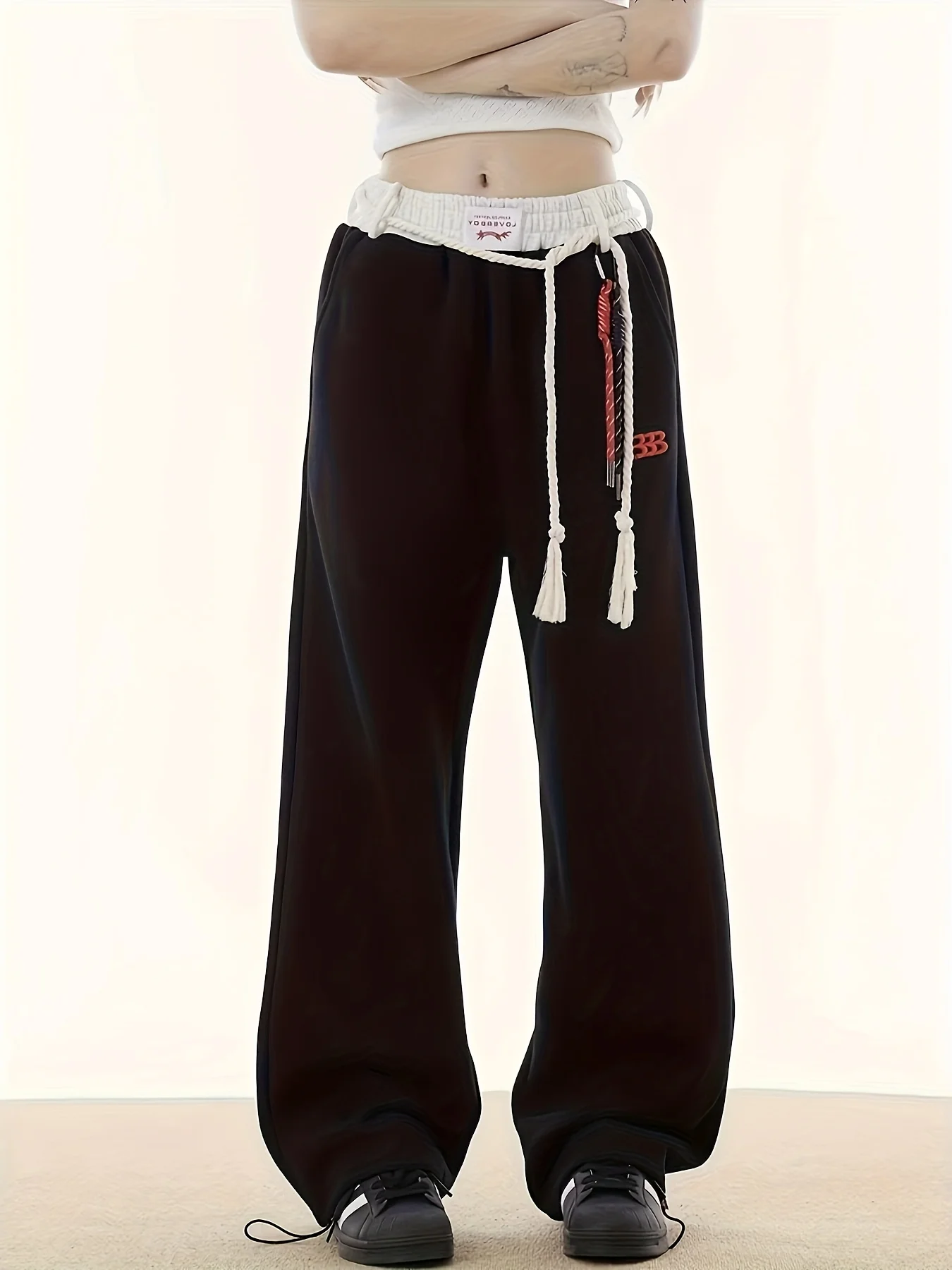 女性用のトレンディなカラーブロックの伸縮性ウエストスウェットパンツ、春、秋、夏用の新しいゆったりとしたドレープワイドレッグストレートパンツ、ティーンエイジャー向けのY2Kスタイル、多用途の刺繍入りジョガーカジュアルスポーツパンツ