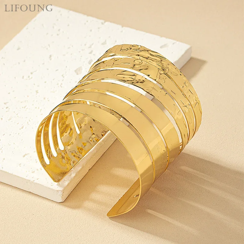 Hollow Metal Textured Bangle For Women Fashion Jewelry Holiday Gifts Accessories Timeless New Styles Trendy Elegant Item 2023617