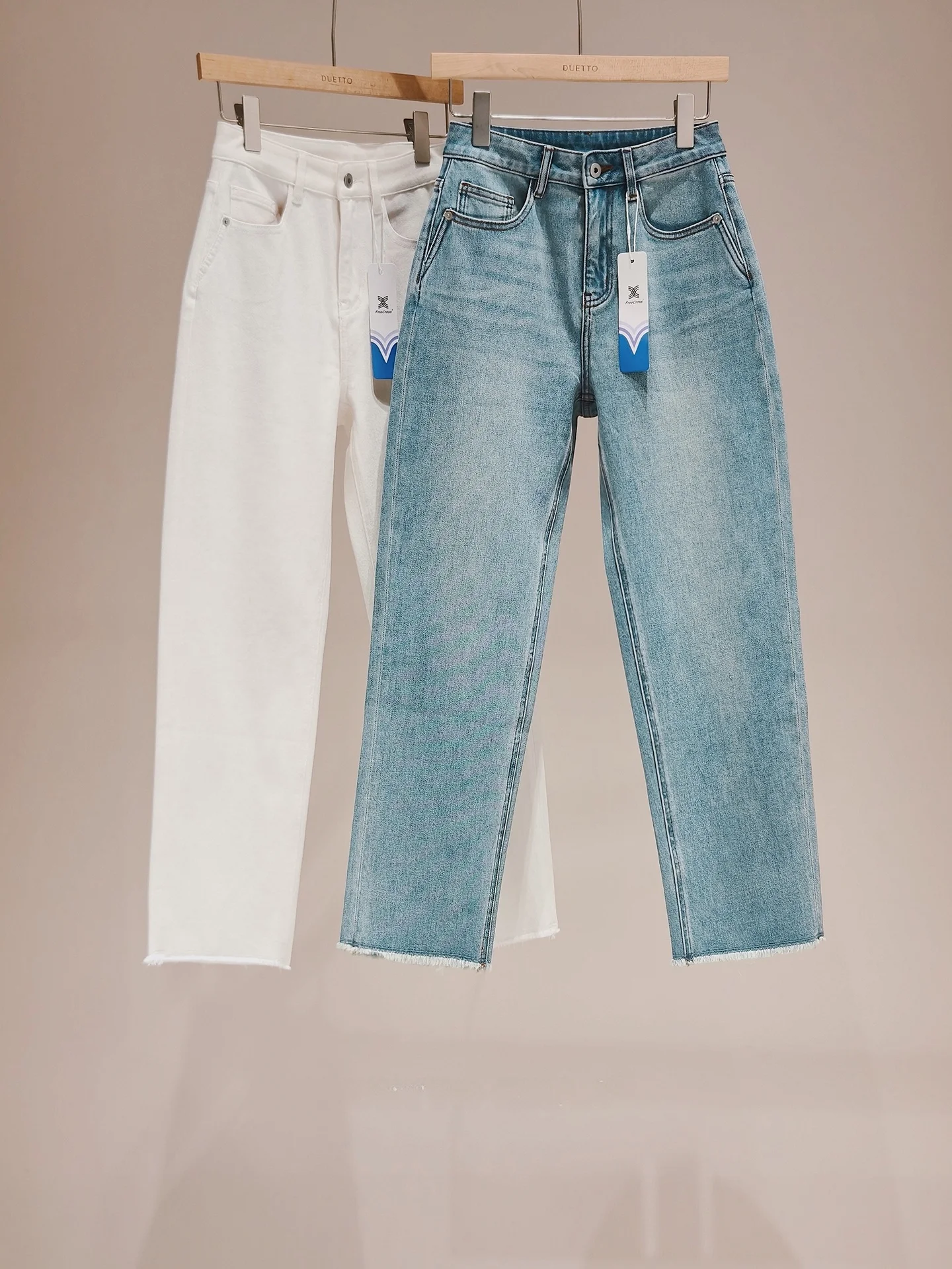 

Джинсы Duetto Ocean Denim Fre Light Color, эластичные в четырех направлениях, с эффектом похудения, с полным покрытием бедер, 9-дюймовые, фасон French Bread, женские, с высокой талией, из хлопка.