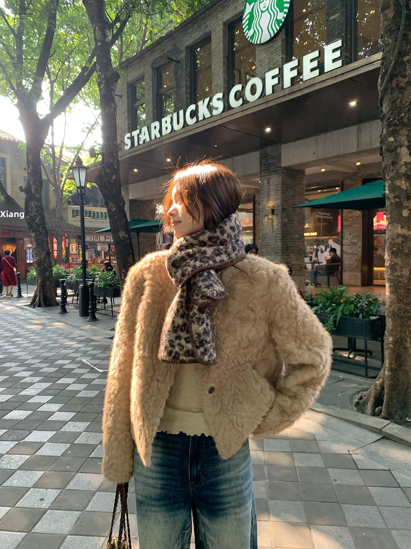 

FAN Brand Women's Short Thickened Warm Fur Coat V-neck Loose Fit Casual Daily Use Pure Color Youth Friendly Winter New Style