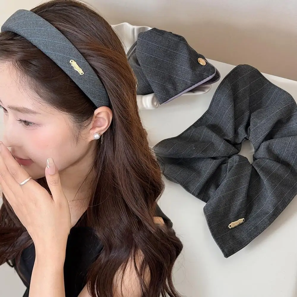 Großer quadratischer Schal – Elegantes Haarbandana - alternate angle
