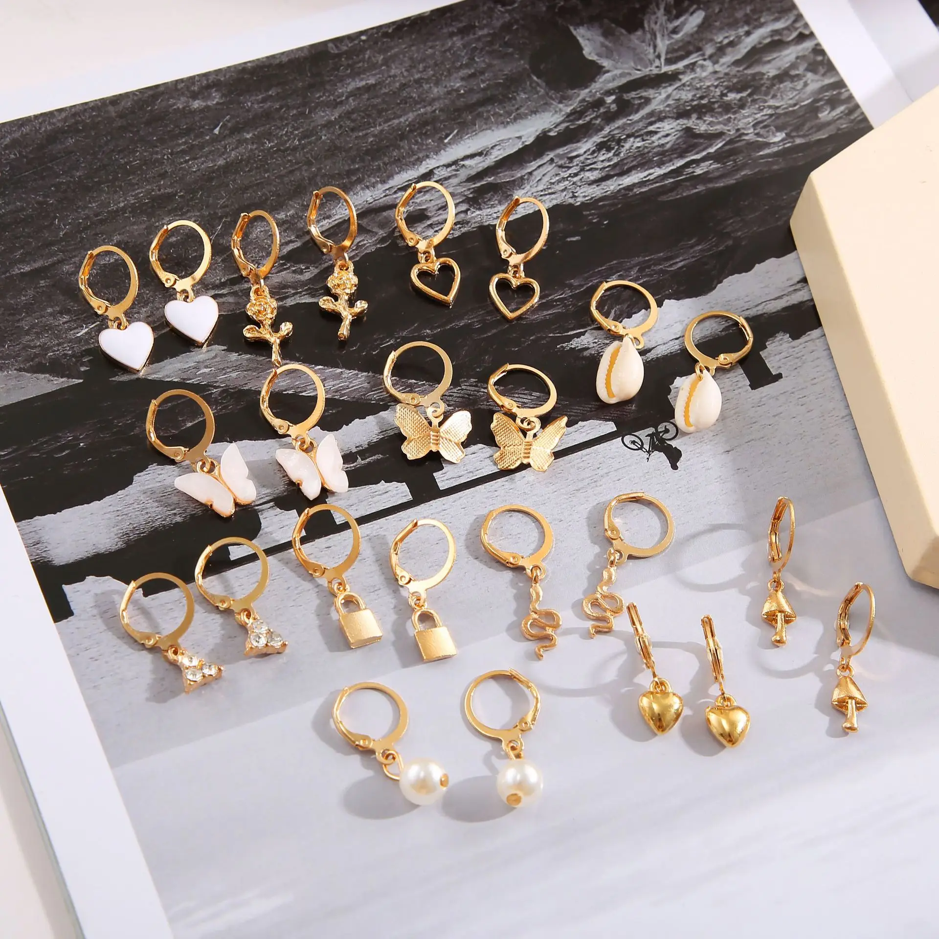 12 Piece Set Butterfly Mushroom Snake Lock Faux Pearl Ear Cuff for Women Creative Unique Small Batch Lightweight Hypoallergenic