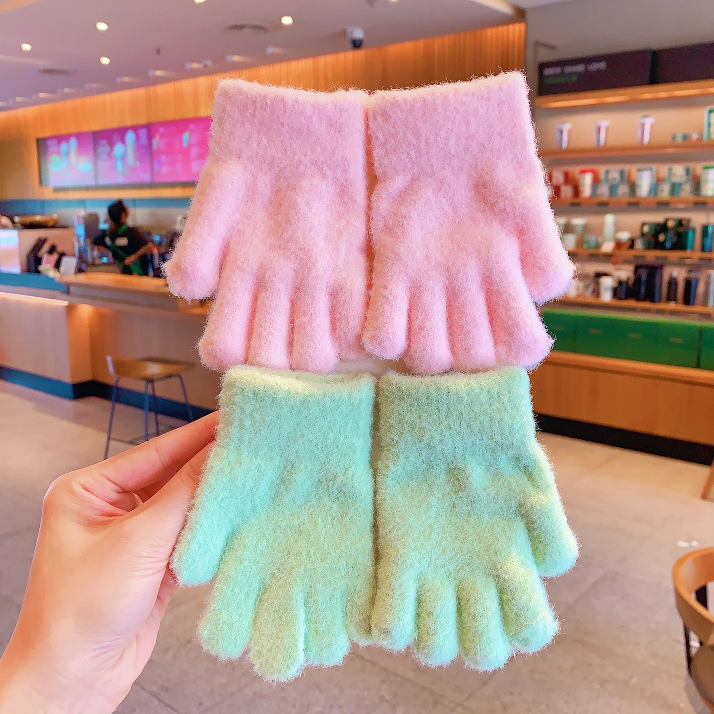 Weiche, flauschige, gestrickte, dehnbare Vollfingerhandschuhe für Mädchen, Jungen, Kinder, Kleinkinder, Plüsch, Bonbonfarben, warme Handschuhe für den Winter 2026 – Detail 2