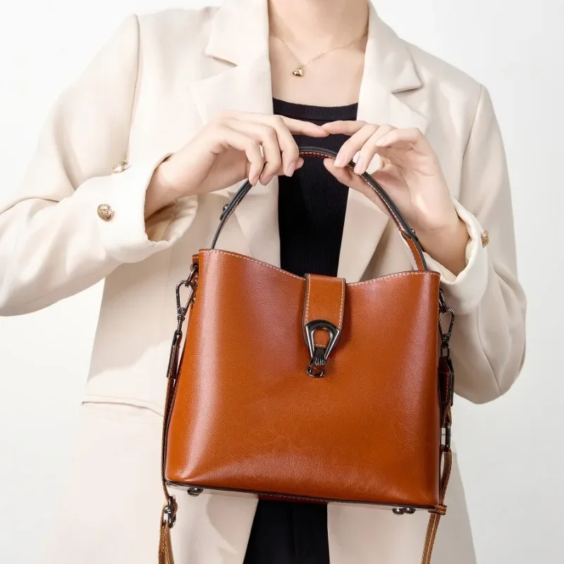 

2026 New Oil Wax Leather Bucket Bag Large Capacity Women's Crossbody Shoulder Tote Retro Versatile Handbag Brown/Coffee/Wine Red