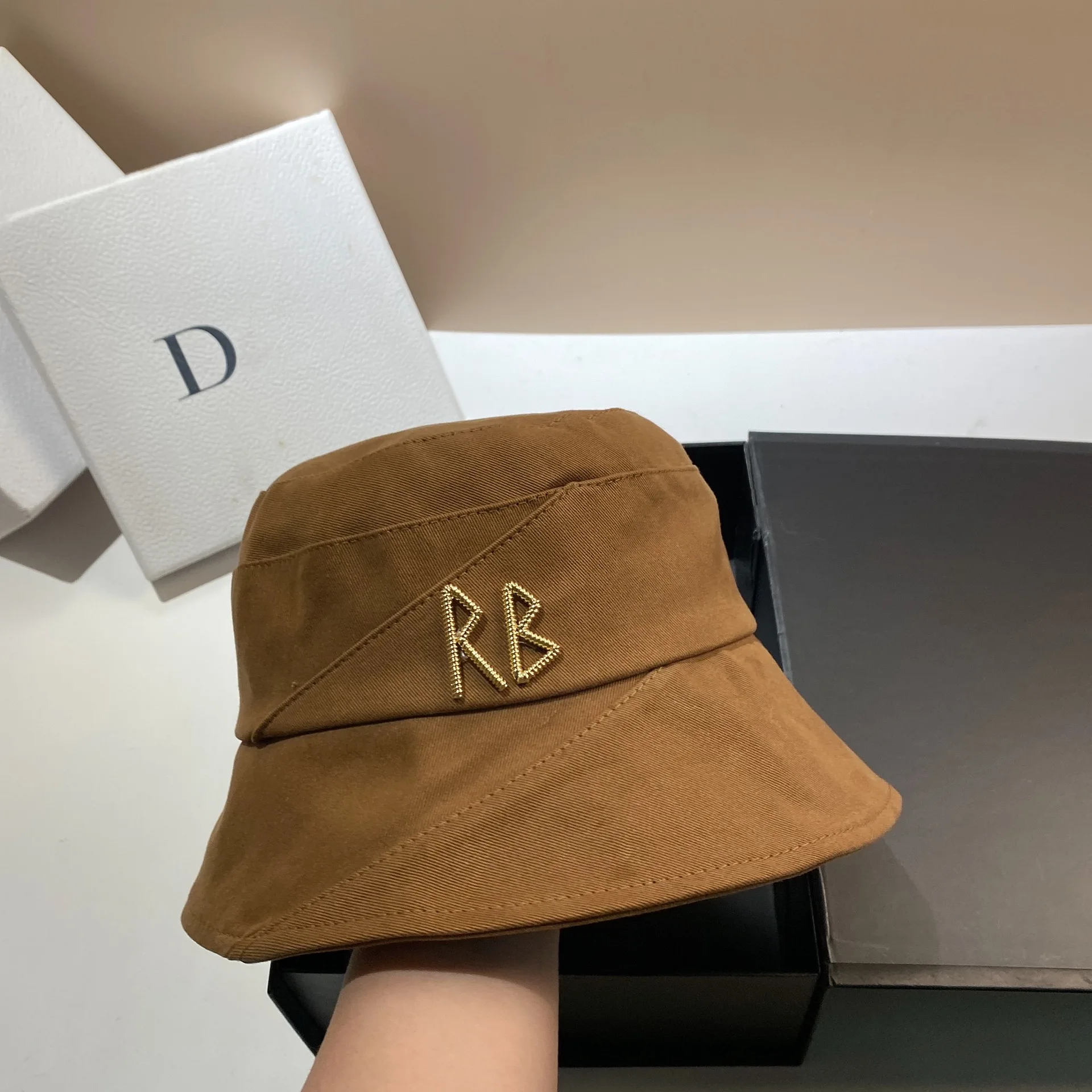 Luxury Metal Letter RB Women\'s Bucket Hat Summer Sunscreen Panama Fisherman Hat Top Flat Bob Outdoor Travel Beach Basin Cap