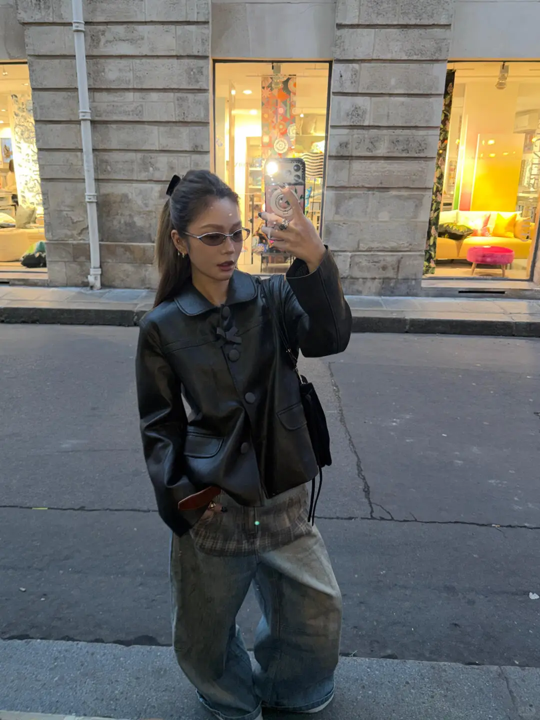 

Весна 2026: Новая модная ретро-куртка из экокожи с бантом и очень мягким воротником для девочек