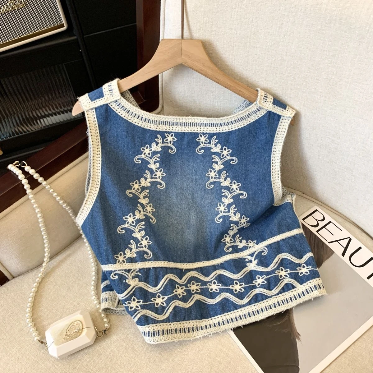 Niebieska kamizelka z haftem kwiatowym Kamizelka w stylu etnicznym 2025 Wiosna Lato Bez rękawów Dekolt w szpic Kamizelki kowbojskie Odzież