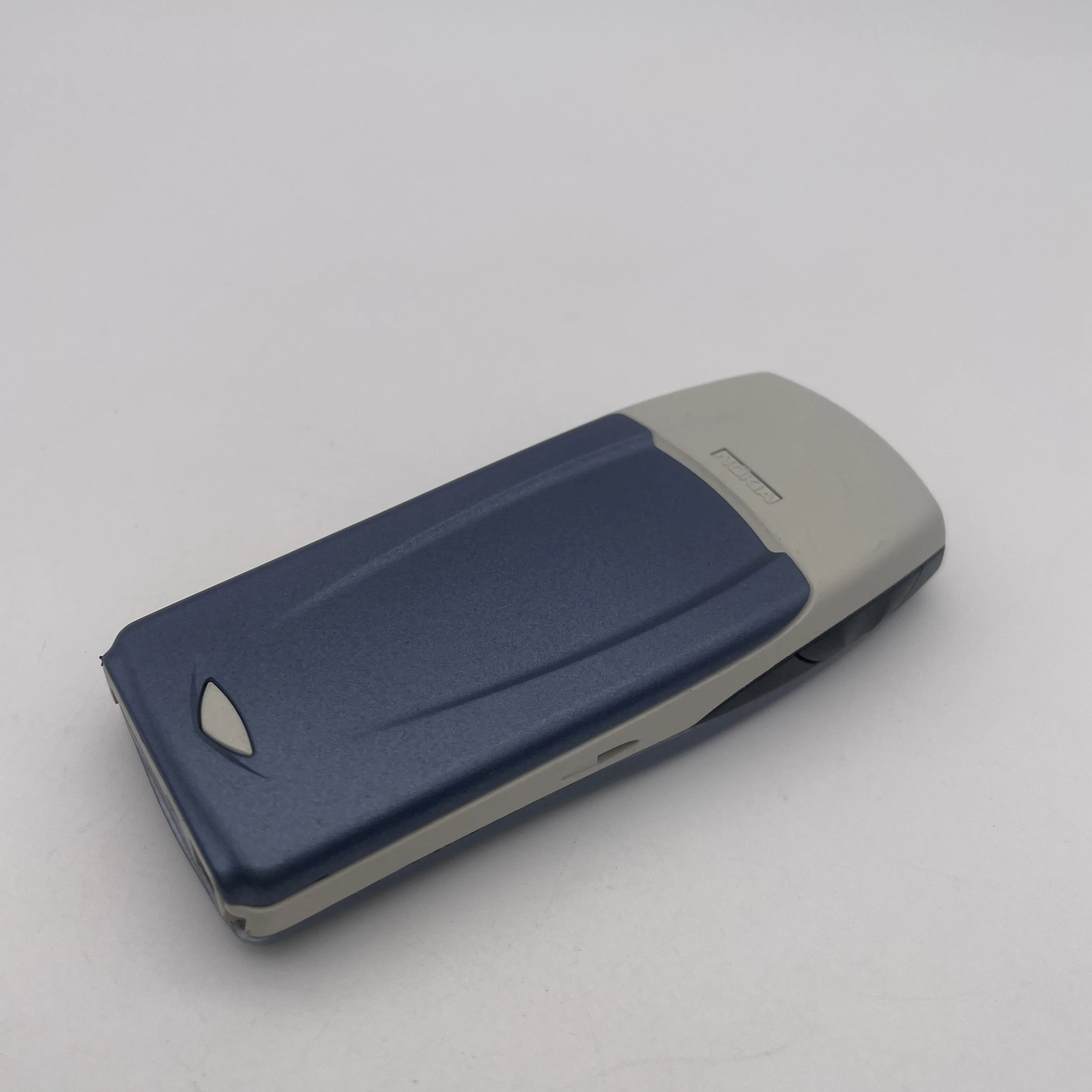 هاتف Nokia 6100 المُجدد بلوحة المفاتيح العبرية الروسية العربية