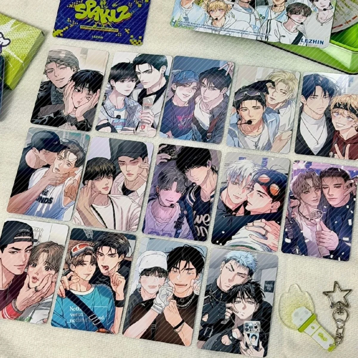  Set de 14 Fototarjetas de Ídolos Coreanos Virtuales, Tarjetas LOMO Láser con Personajes de Manga BL, Regalo Coleccionable para Fanáticos de los Cómics