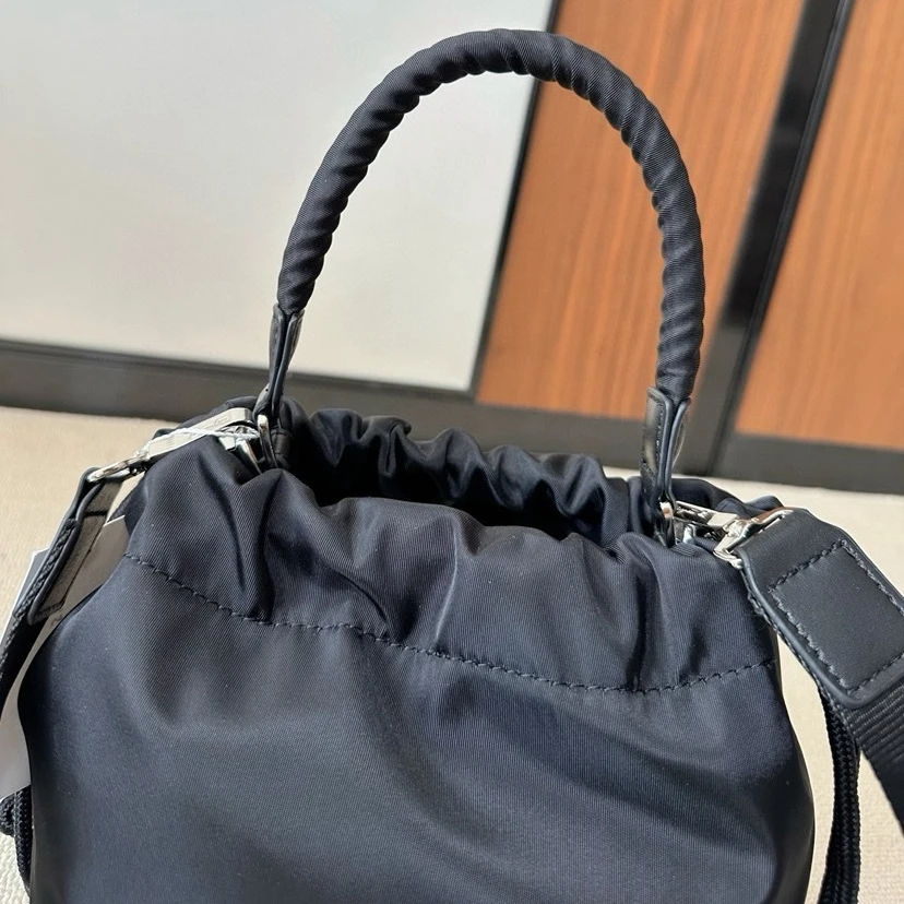 حقيبة دلو من النايلون ذات سعة كبيرة، تصميم أنيق ومقاوم للماء وخفيف الوزن للتنقل اليومي وحقيبة كروس كاجوال #4