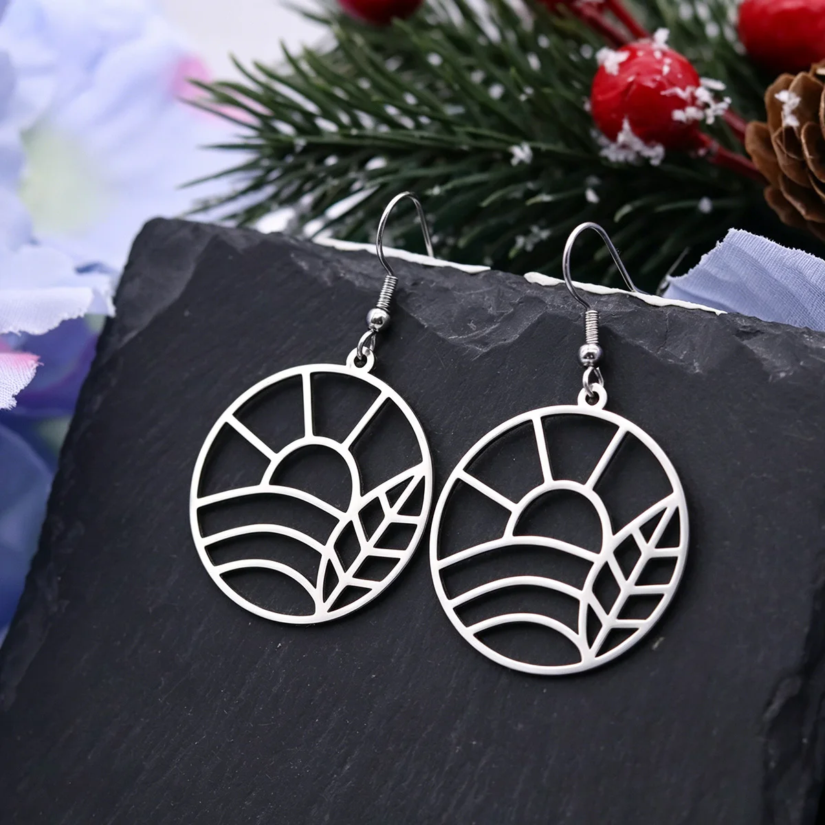 Chandler Ethnic Round Earrings Personality Retro Geometry Hollow Sunrise Wheat Field Dangle Earrings for Women 1 Pair Accessorie