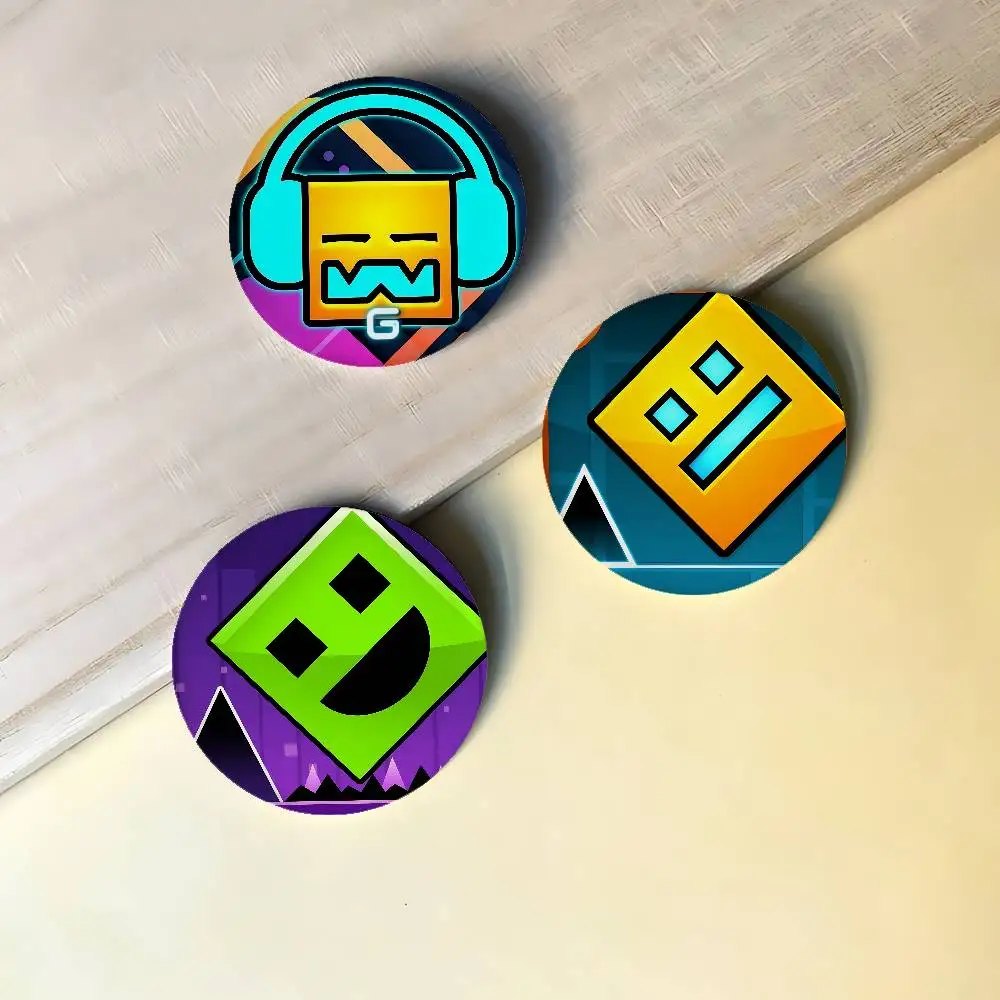 Game-G-GeometryS-D-Dash-s Badges Peripheral Lapel Pins Tinplate Round Brooch For Shoulder Bag Accessories Souvenir Gifts