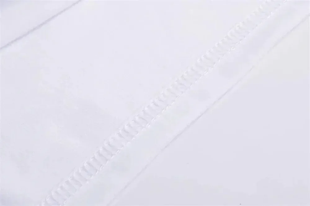 تي شيرت نسائي أبيض مع طباعة جرافيك باللون الأحمر الوردي الذهبي مناسب برقبة دائرية وأكمام قصيرة كاجوال للحفلات الصيفية Y2K