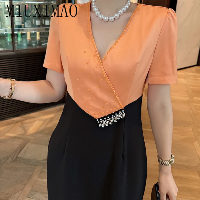 

MIUXIMAO 2023 High Quality Office Lady Elegant Dress Short Sleeve V-Neck Packwork Fashion Knee-length Dress Women Vestide