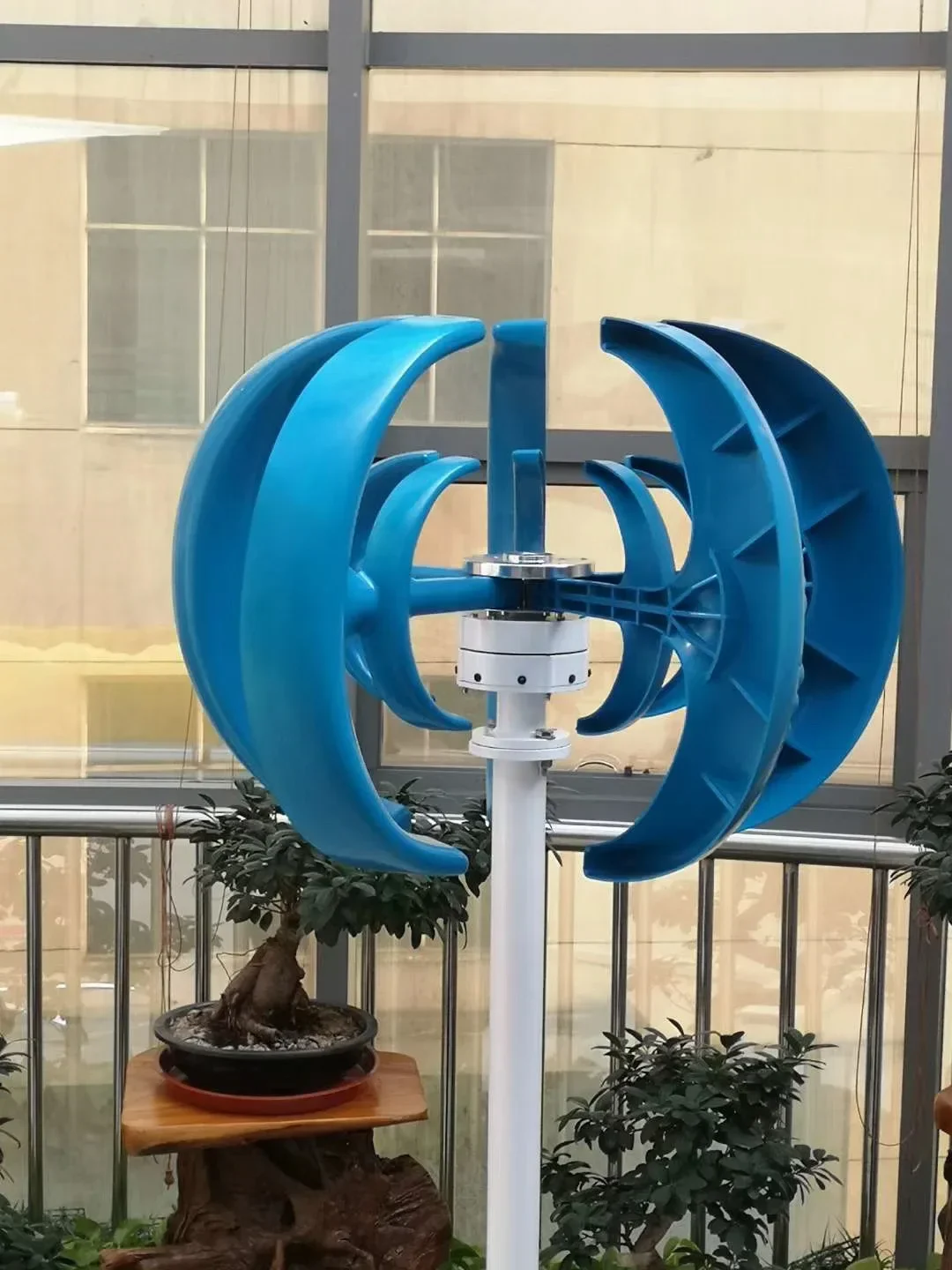 Lantern type wind turbine vertical axis built-in controller