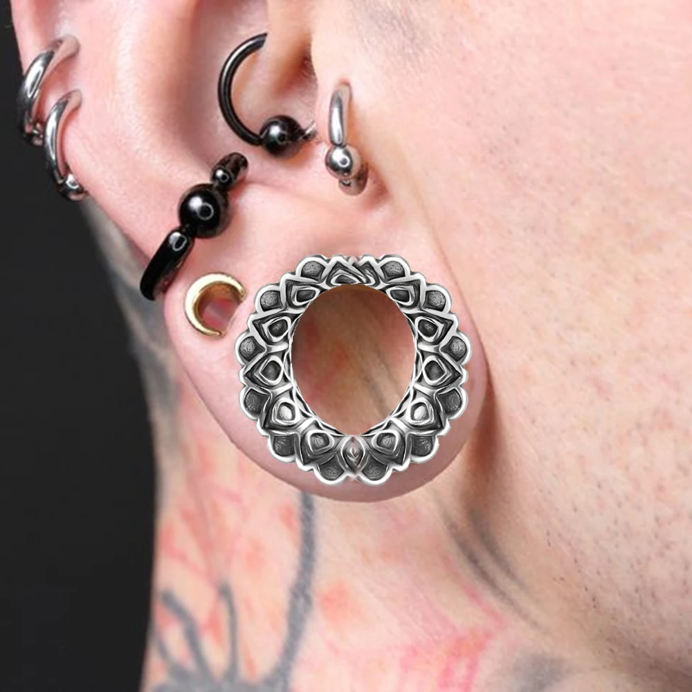 2-1PCS Surgical Steel Round  Carved Lotus Hollow Flared Ear Plugs Saddle Ear Strengther Expansion Earring Piercing Ear Tunnel