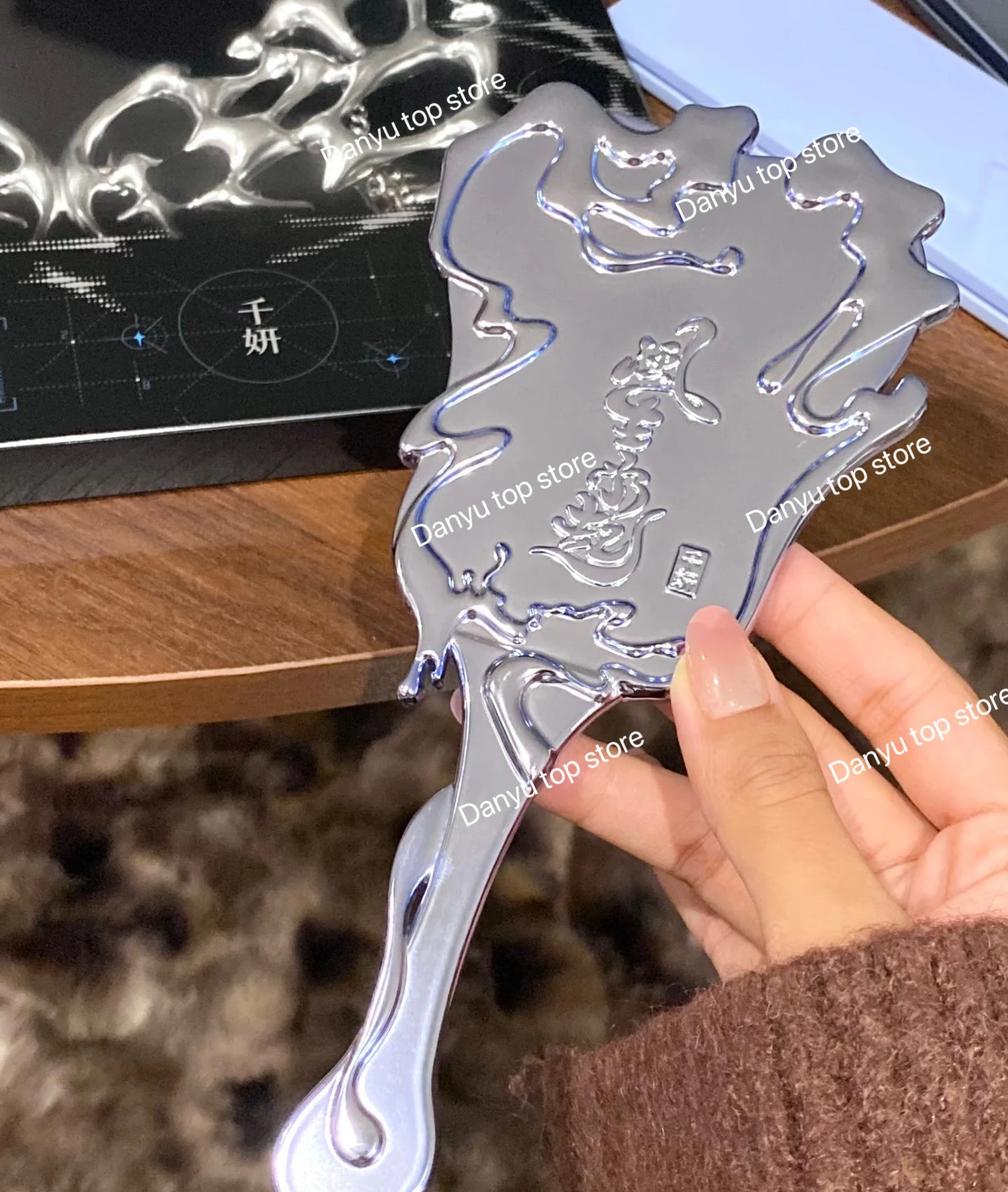 Qian Yan Hand-held Mirror Makeup Tool Mirror