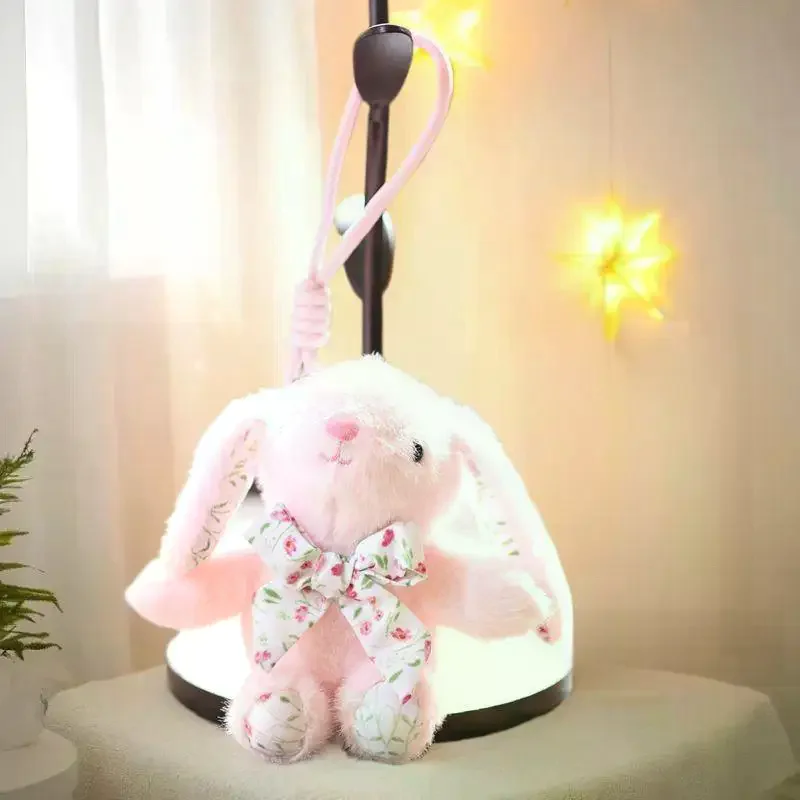 Boneca de coelho de orelhas caídas de pelúcia macia, coelho bonito dos desenhos animados, brinquedo de suspensão de mochila exclusivo, presente de aniversário