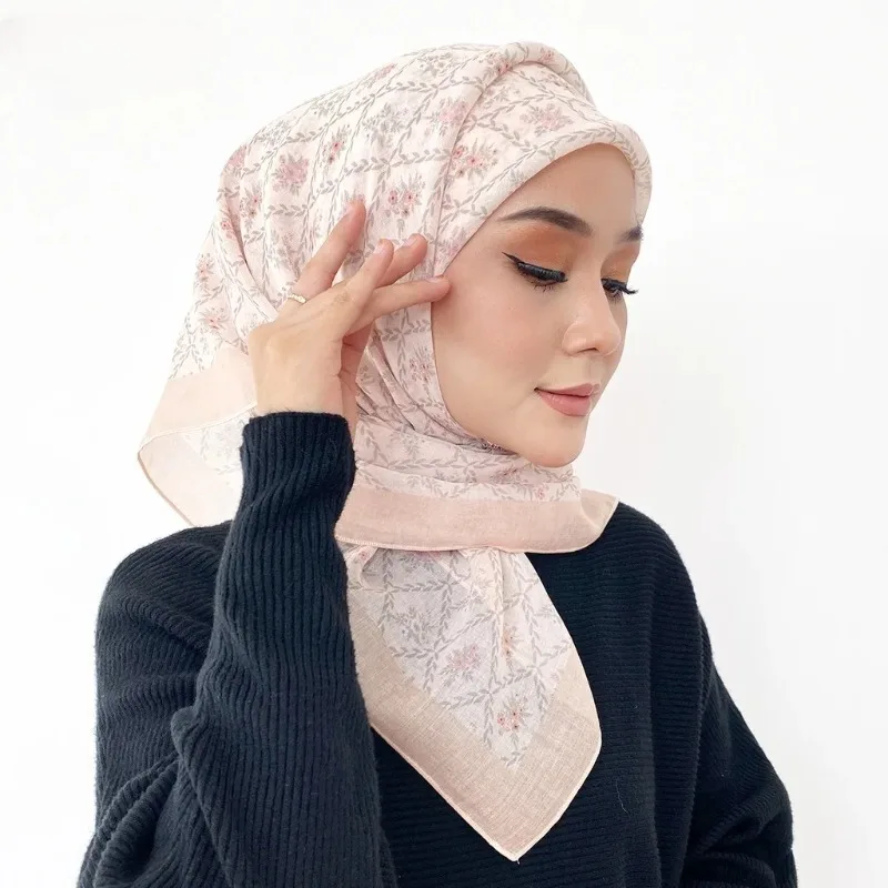 

2024 New Fashion Square Scarf Gauze Printed High-quality Soft Breathable and Sunscreen Dustproof Headscarf Women's Clothing