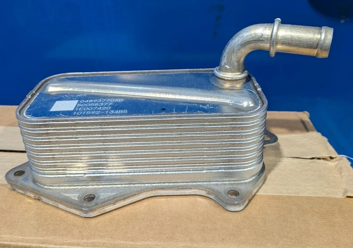 refroidisseur-d'huile-moteur-4893770ad-adapte-a-jeep-grand-commander-cherokee-20t-2019-2023