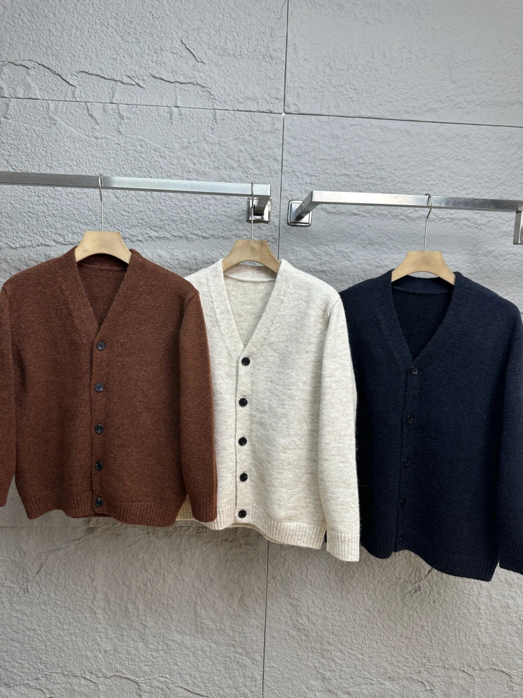 

Skin-friendly Comfortable Vintage V-ne Wool Knitted Sweater Outerwear Trendy Autumn Winter Men's Faion Youthful Energy St...