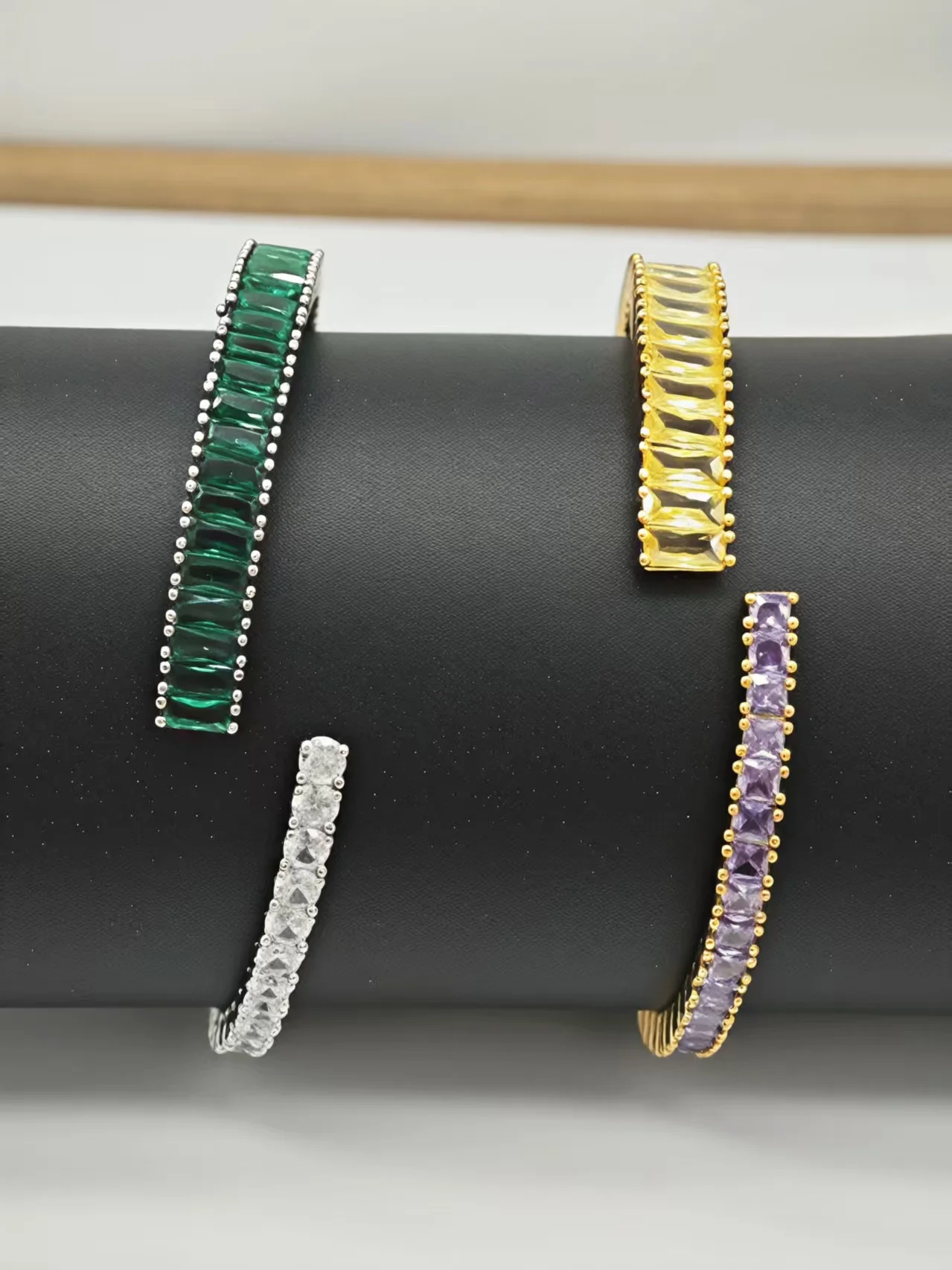 

Ladies' classic misaligned double-color niche boutique bracelet