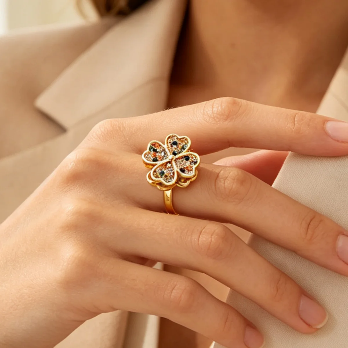 Bunter Zirkon-Herz-Kleeblatt-Offener Ring für Damen, Vergoldeter Kupfer-Ring mit Drehfunktion, Trendiger Ästhetischer Schmuck, Geschenk – Detail 1