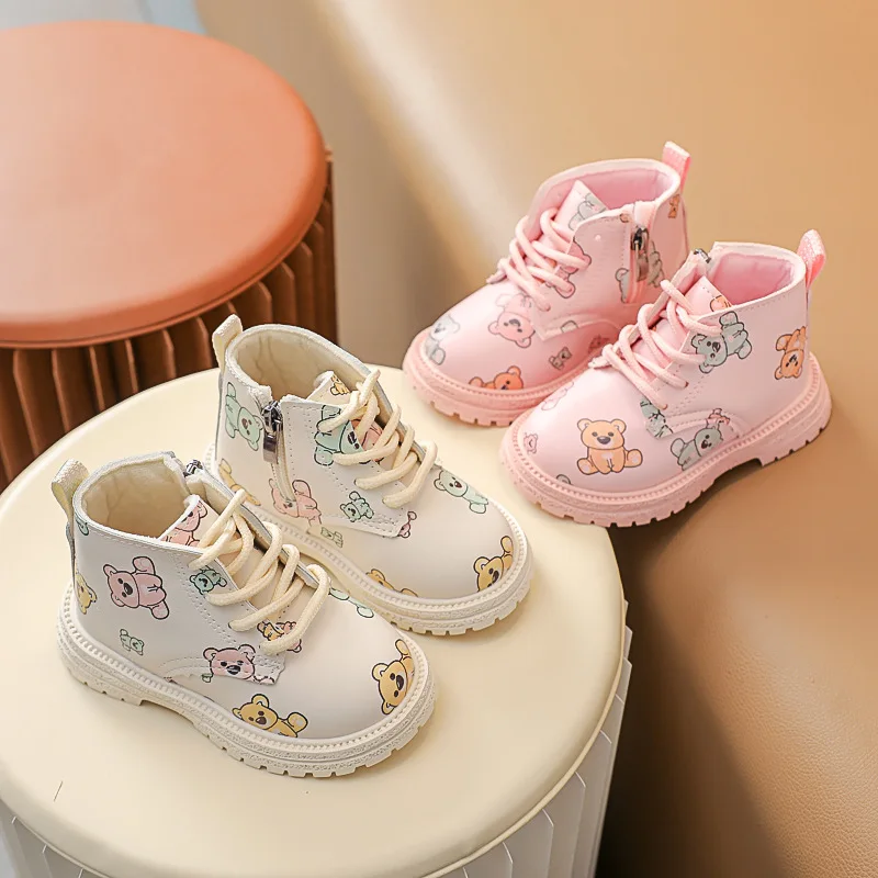 

Kids Ankle Boots with Cute Bears Boys Girls Leather Boots with Side Zipper 2024 Autumn Winter New Kids Short Boots Non-slip