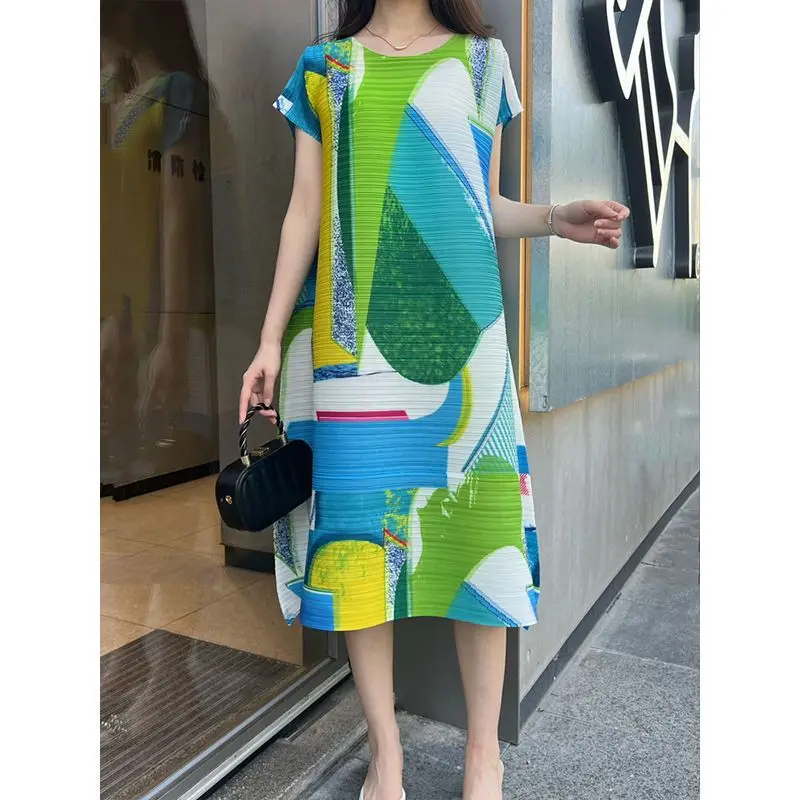 The new French 2025 summer loose large size foreign style dress is fashionable, light and age-reducing pleated shaking skirt