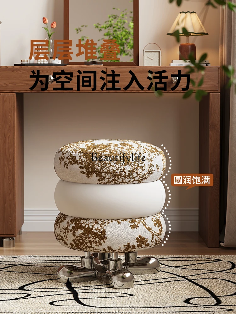 

04Medieval style makeup stool retro girls light luxury high-end chair