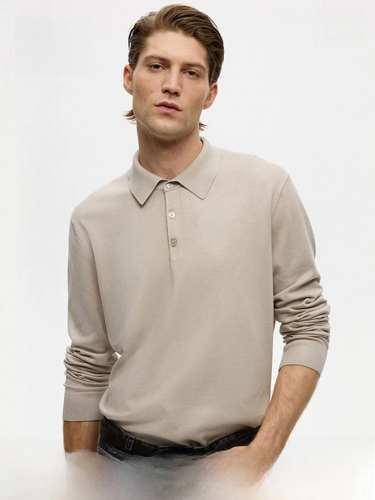 

Новая мужская рубашка H&M весенней коллекции: тонкая, комфортная, универсальная, с классическим кроем, на пуговицах, из тонкой вязки.