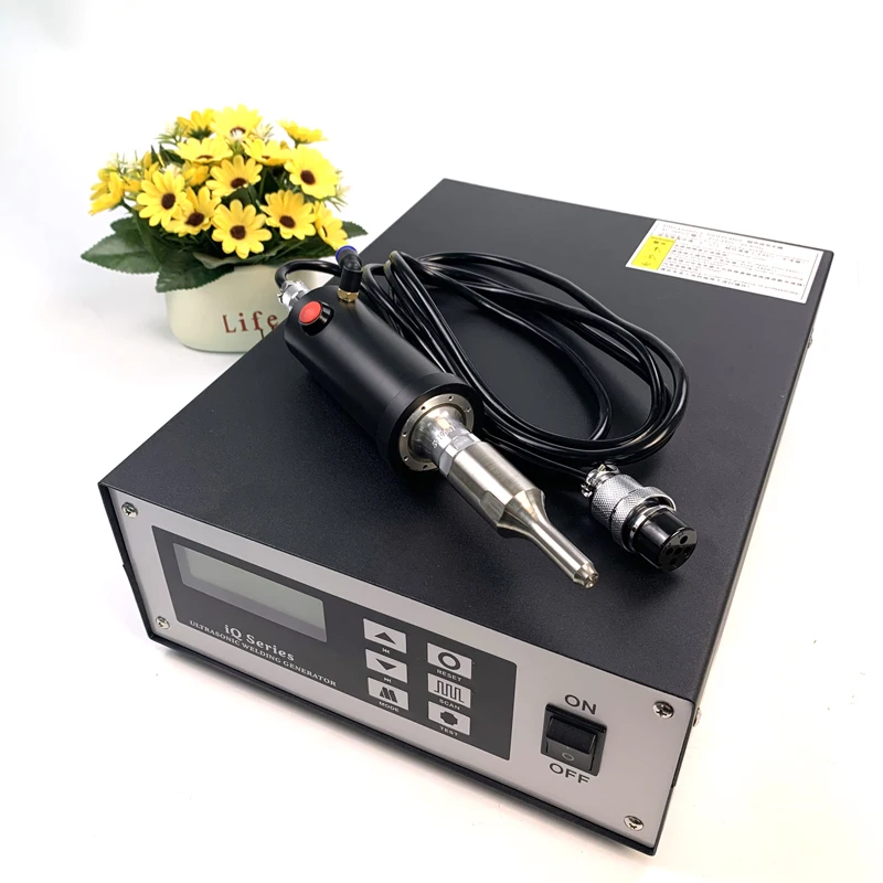 

35KHZ 800W Ultrasonic Hand Welding Machine For Welding Plastic Gifts