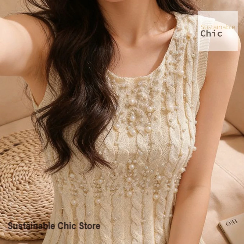

French heavy industry beaded knit camisole women's spring and autumn new wear sexy slim short sleeveless top design sense.