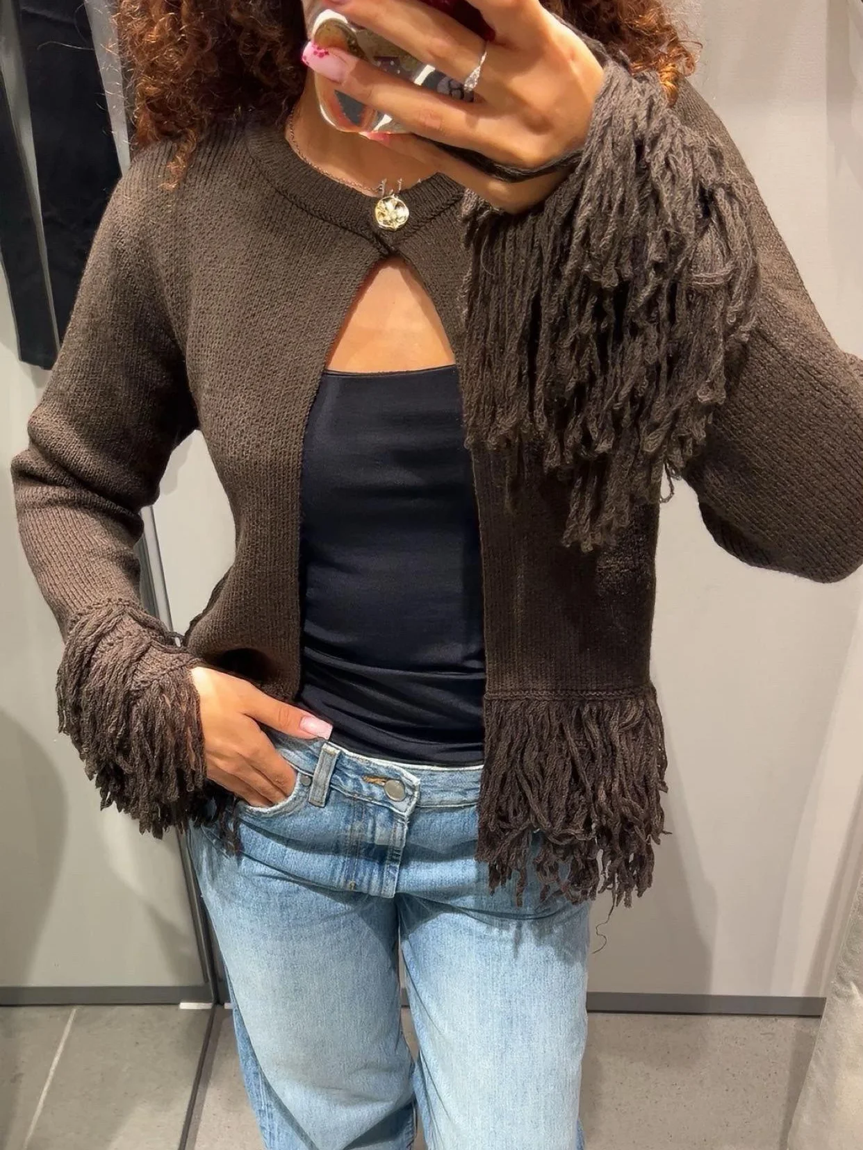 

Casual Chic Women Sweater Solid O-Neck Long Sleeve Single Button Tassel Knitted Tops Fashion 2025 Autumn Holiday Sweaters