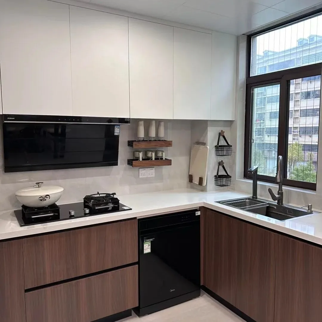 New Minimalist Luxury Custom Pine Wood Kitchen Cabinets Modern Design Water Resistant Easy Clean Multi-Functional Wheels