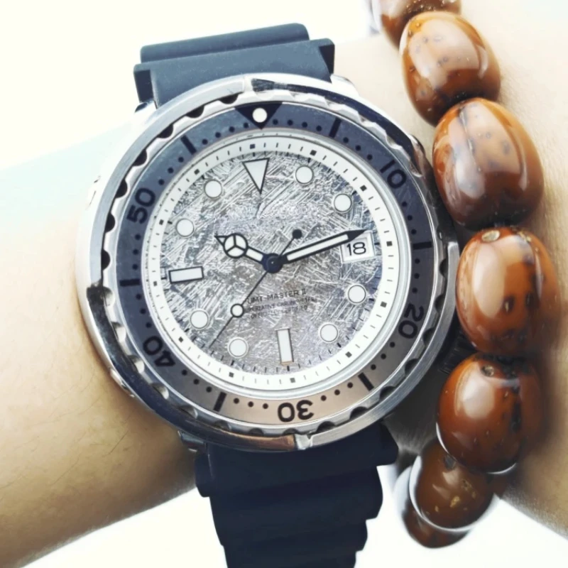 47 мм NH35 Механизм Ночник Водонепроницаемый S Прецизионная сталь Толщина 18 мм Корпус Полностью автоматические механические часы Новый стиль