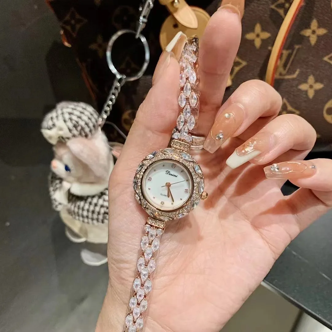 ساعة سوار نسائية رائعة وأنيقة على الطراز الكوري، ساعة نسائية جديدة فاخرة ذات قيمة عالية، مناسبة للنساء.