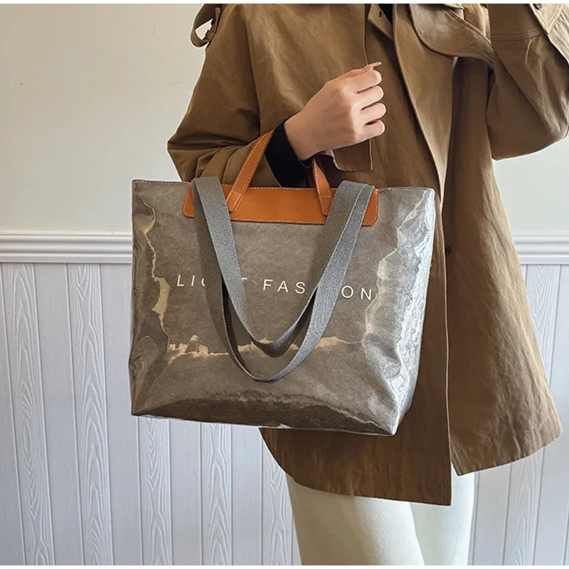 Klare Tragetasche aus PVC-Kraftpapier mit Farbkontrast, luxuriöse Vintage-Hobo-Umhängetasche, wasserdichte Shopper-Handtasche mit Buchstaben oben – Detail 14
