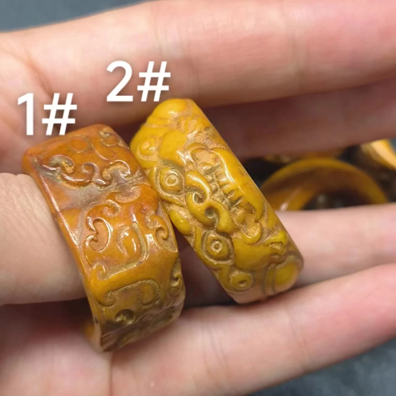 

1pcs/lot ox bone carving human face auspicious beast totem wrench Yellow teeth Rare collectible 22-23mm gentleman ring jewelry