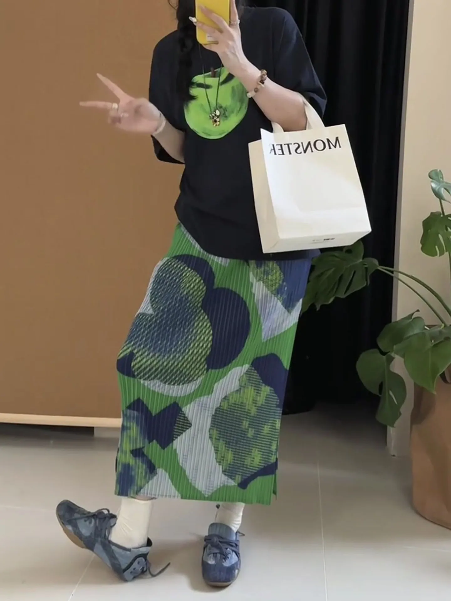 

Green Floral Print A-Line Midi Skirt High Waist Pleated Commuter Style Casual Polyester Fabric Three-Residue Art Creation