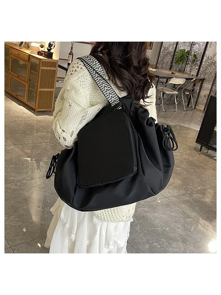 Nylon-Umhängetasche, einfarbig, modisch, vielseitig, tragbar, Mama-Tasche, große Kapazität, Reisetasche – Detail 6