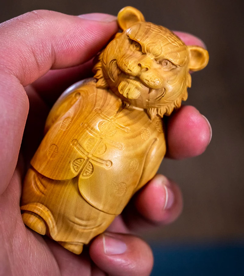 

XS594- 7.8 CM Wealthy Tiger Man Boxwood Sculpture Zodiac Wood Carving Feng Shui Statue Collection Ornaments