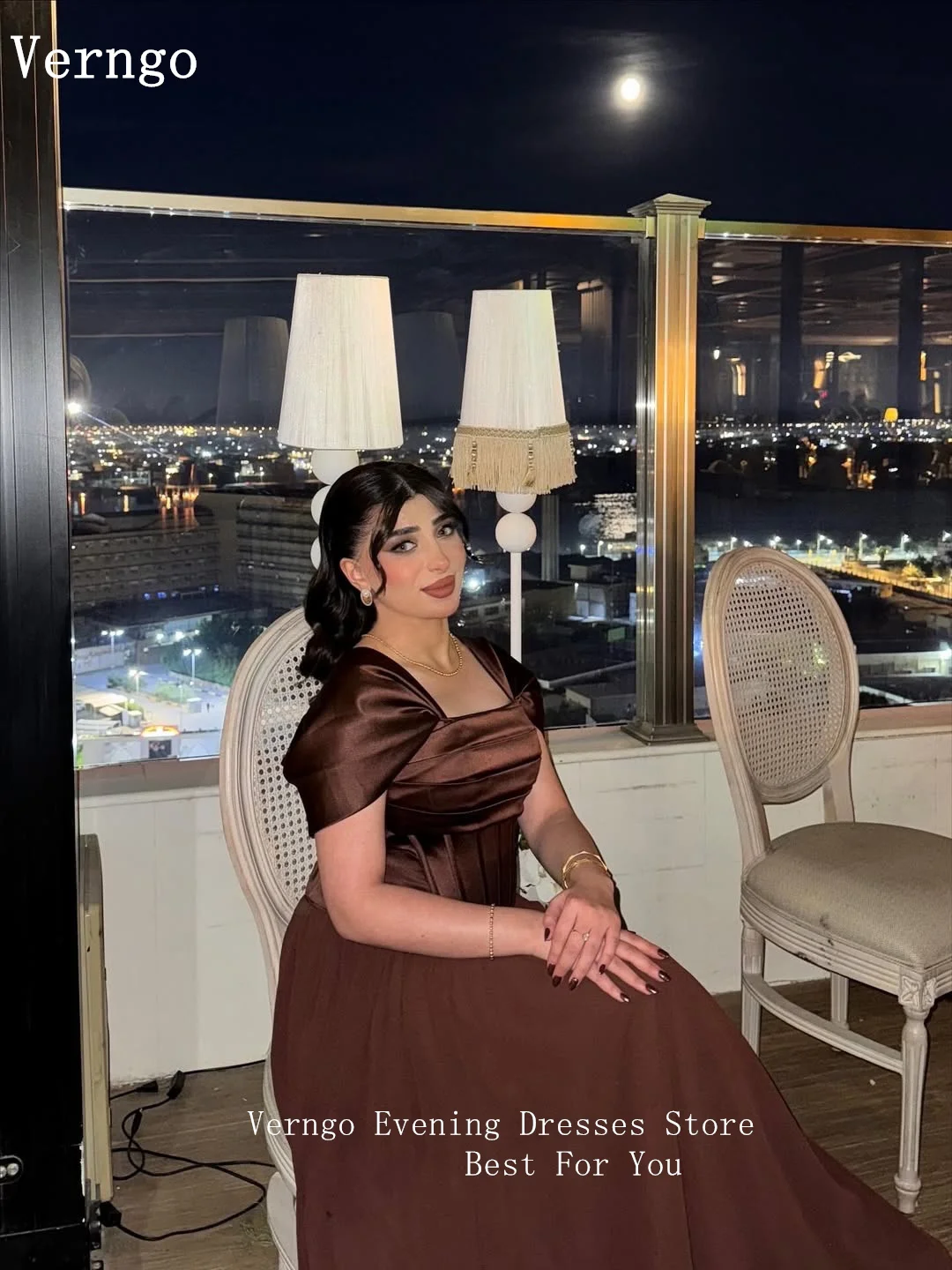 فستان سهرة من Verngo باللون العنابي من الكريب بياقة مربعة وأكمام قصيرة مناسبة رسمية فستان أنيق للحفلات حسب الطلب