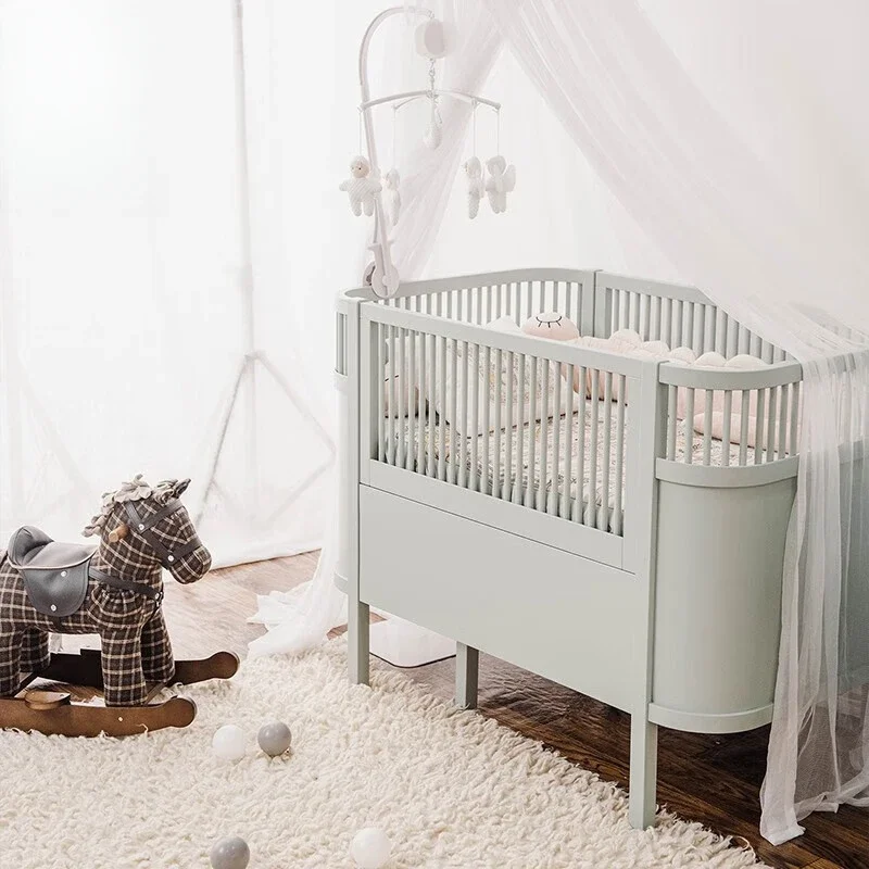 Crib Solid wood newborn growth bed, can extend 0-8 years old