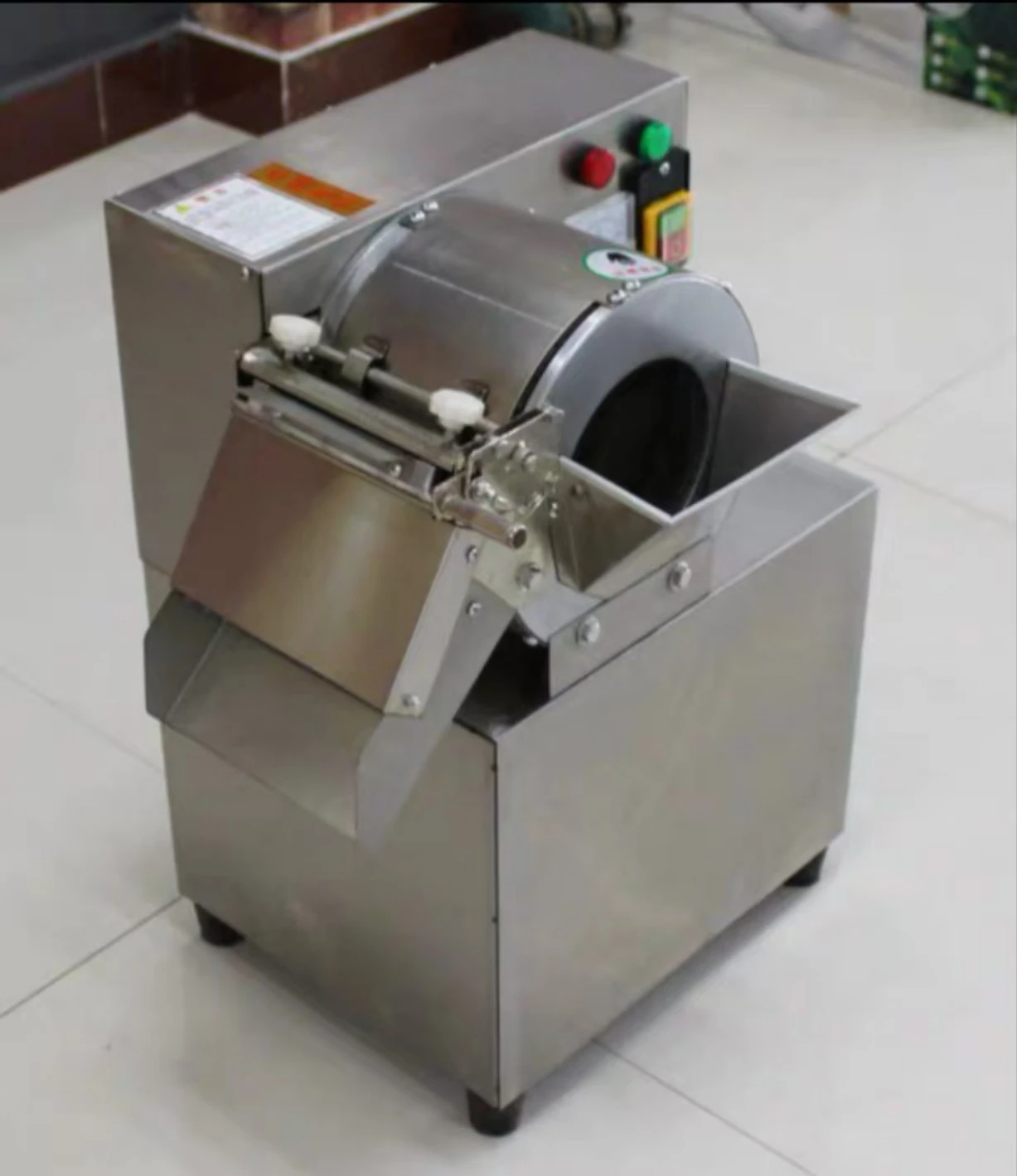 المكونات الأساسية لقطاعة الخضراوات الكهربائية الأوتوماتيكية الصناعية بما في ذلك المحرك والمحرك