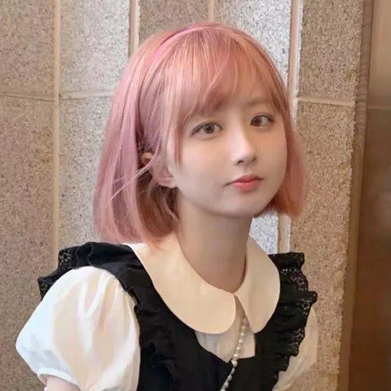 Air bangs, short straight hair, shoulder-length, inward-curled bob