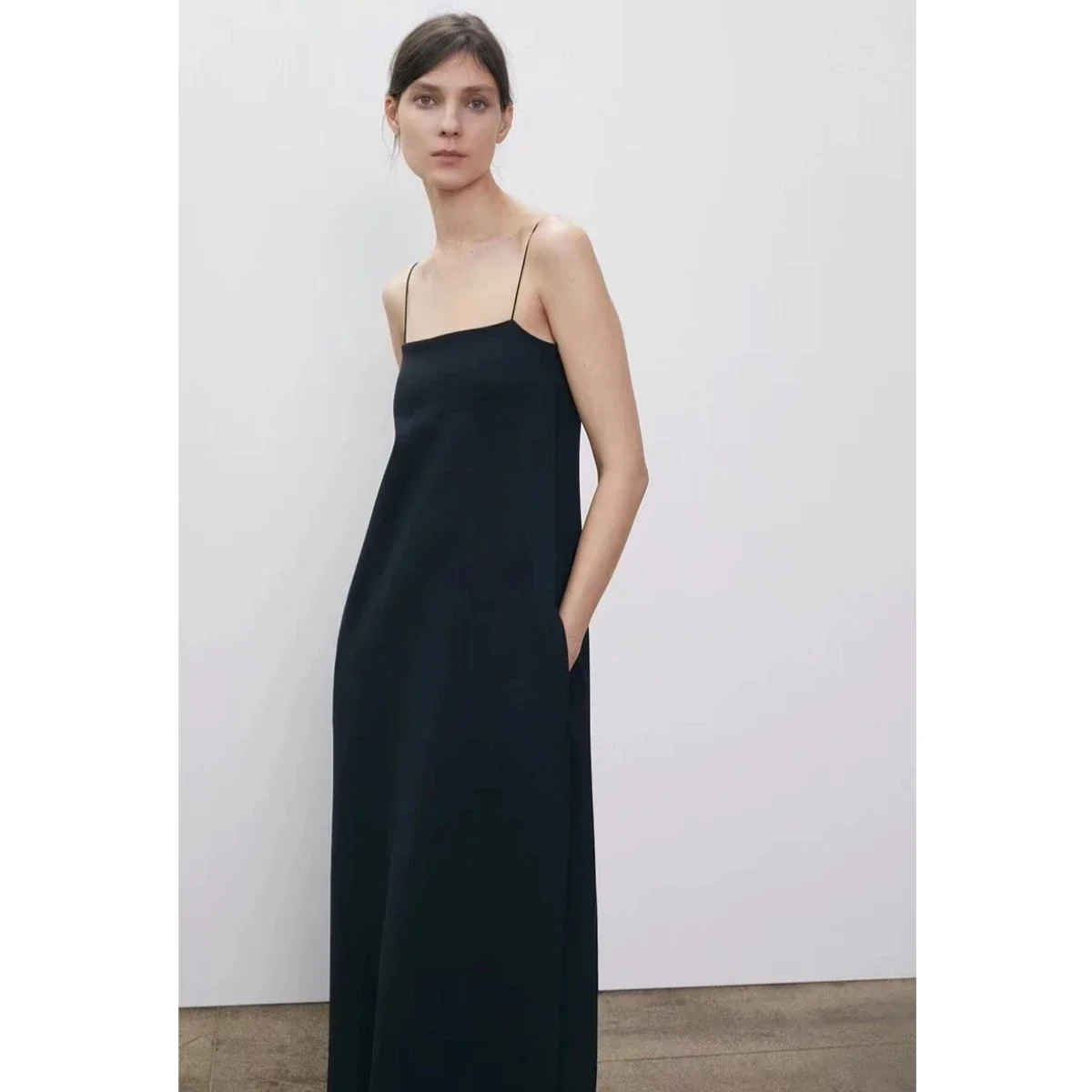 

black long dress women's 2024 Spring/Summer minimalist commute high grade fine sling elegant bra dress looks thin