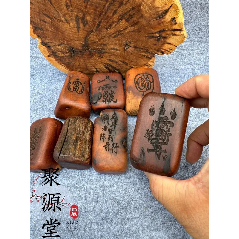 Lightning Hand Carved Amulet Natural Grain Taoist Thunder Talisman Random Shape Palm Stone for Meditation Worry Relief Gift Men