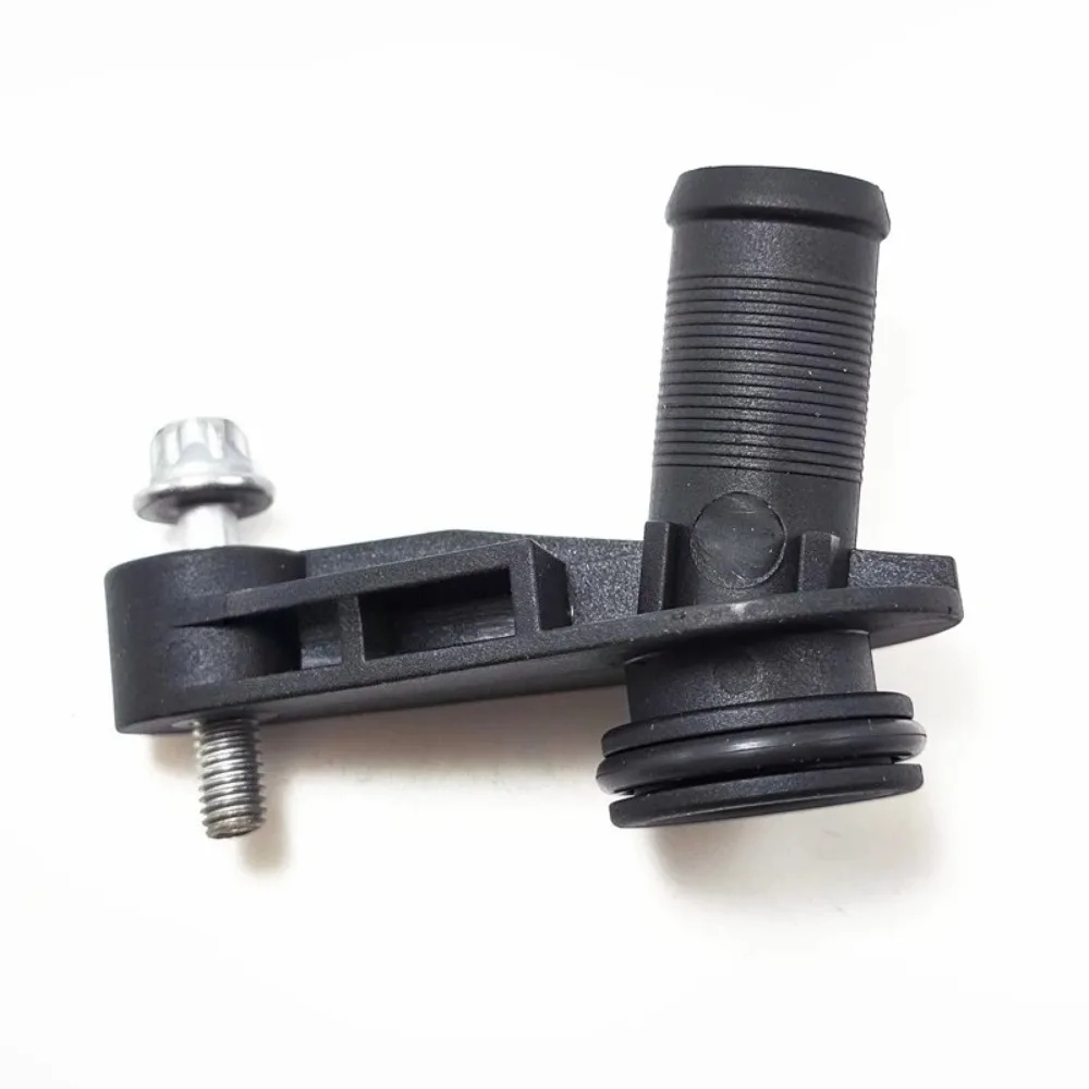 Oil Cooler Mid-cylinder Outlet Water Pipe Fitting for Land Rover Range Rover Evoanque Discovery Freelander 2